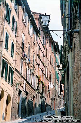 Wandering the backstreets -- Siena, Italy